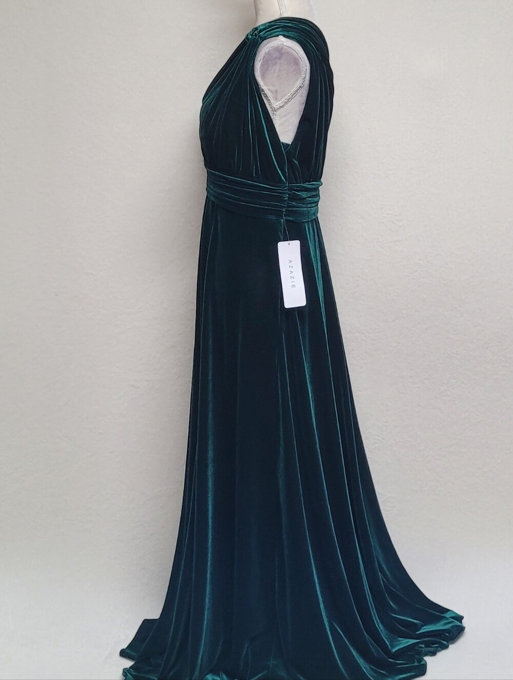 Azazie Rare Charlize Emerald Green Velvet A-line Keyhole One-Shoulder Maxi Dress - Picture 5 of 11